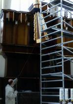 Renowacja głównego ołtarza w kościele