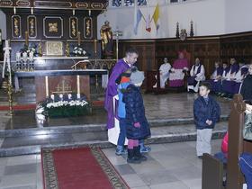 Wizytacja kanoniczna – Msza św. z udziałem dzieci i młodzieży