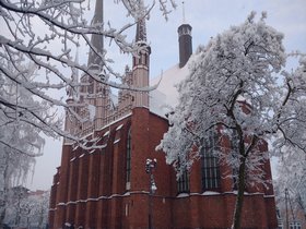 Na zewnątrz