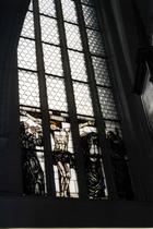 Rekonstrukcja i wymiany witraży figuralnych i gomółkowych w kościele.